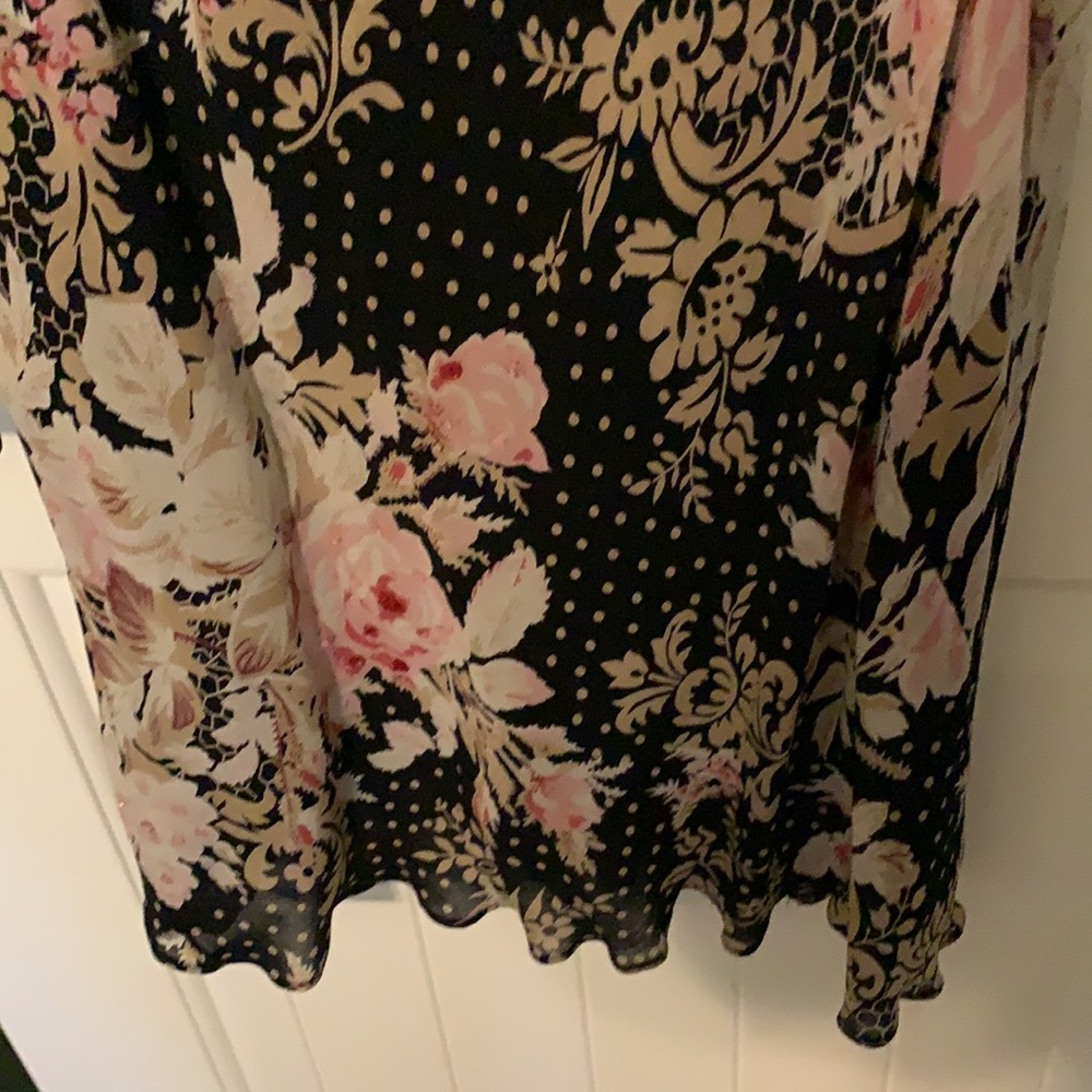 Dress With Sequin Detail And Flutter Sleeve - image 4